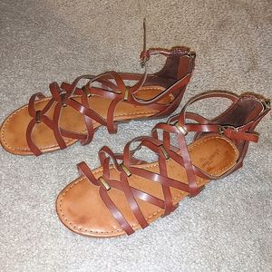 Universal thread women's size 8 1/2 sandles
